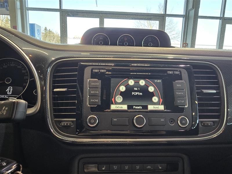 VOLKSWAGEN Beetle 2012