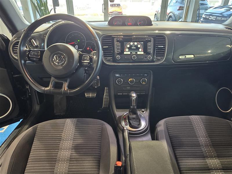VOLKSWAGEN Beetle 2012