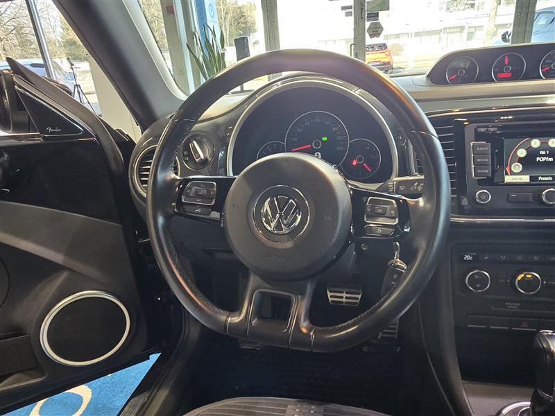VOLKSWAGEN Beetle 2012