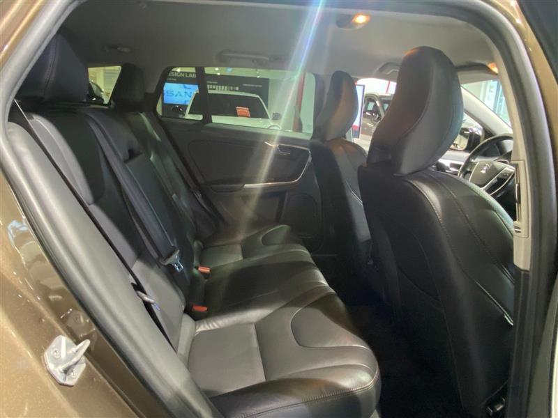 VOLVO V60 Cross Country 2016