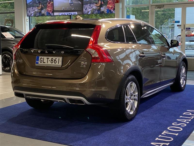 VOLVO V60 Cross Country 2016