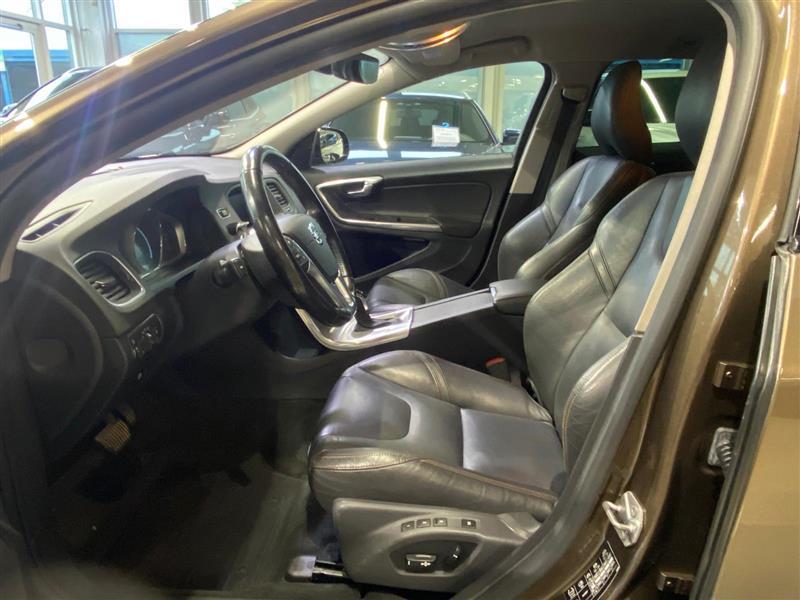 VOLVO V60 Cross Country 2016