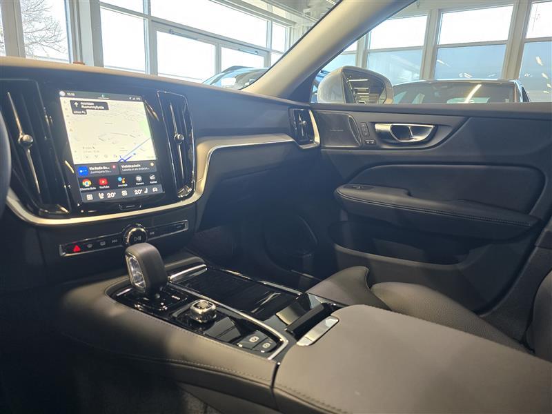 VOLVO V60 2025