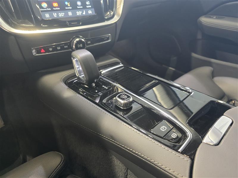 VOLVO V60 2025