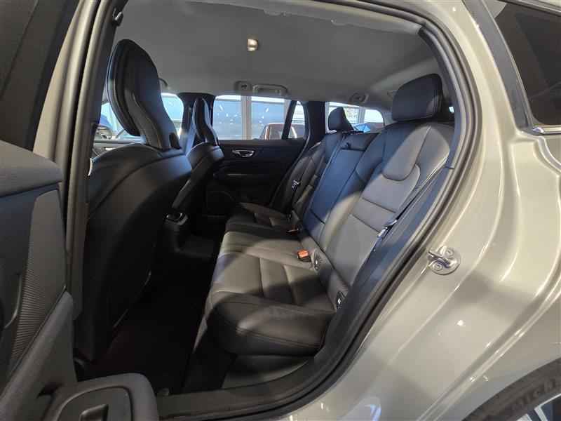 VOLVO V60 2025