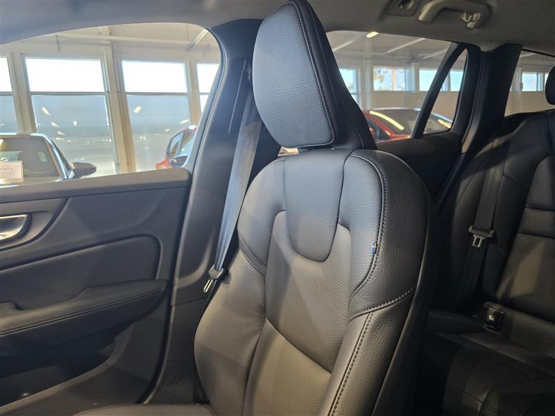 VOLVO V60 2025