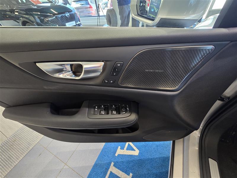 VOLVO V60 2025