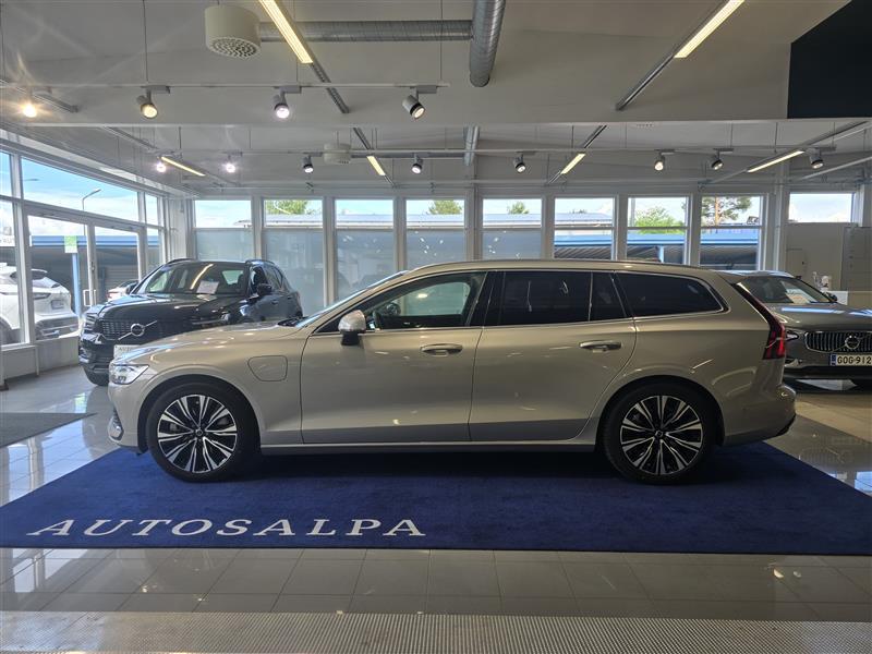 VOLVO V60 2025