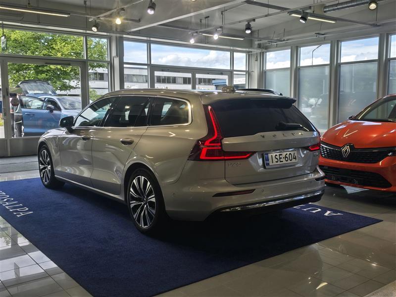 VOLVO V60 2025