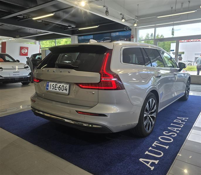 VOLVO V60 2025
