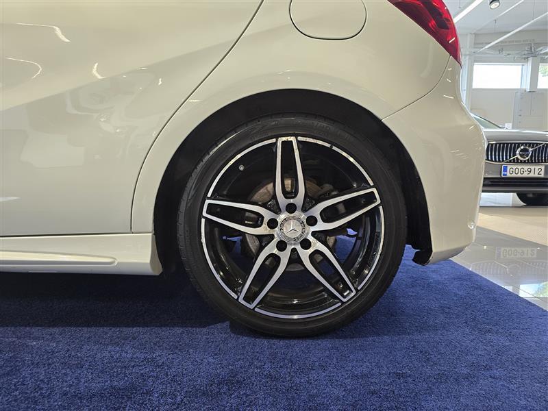MERCEDES-BENZ A 2016