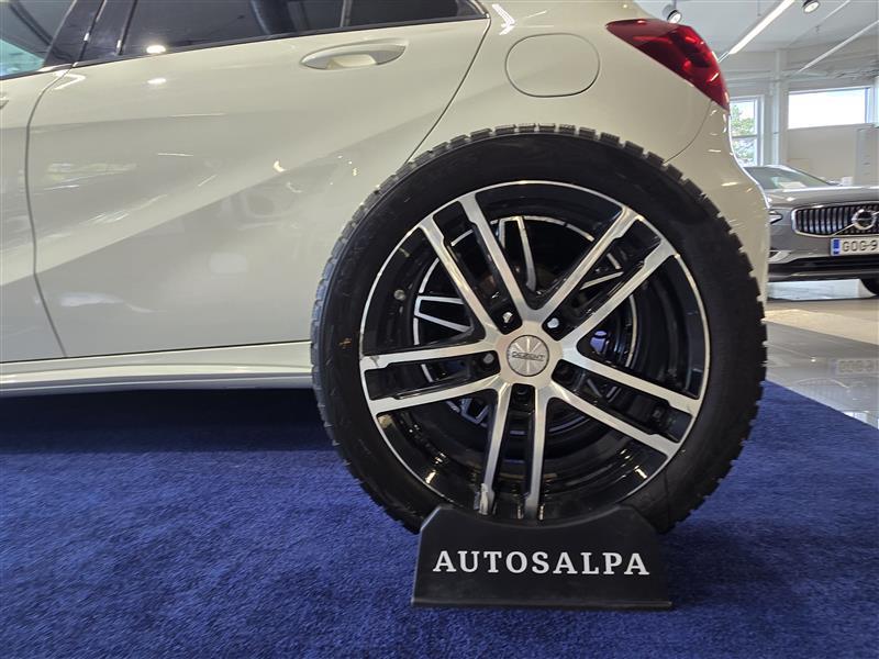 MERCEDES-BENZ A 2016