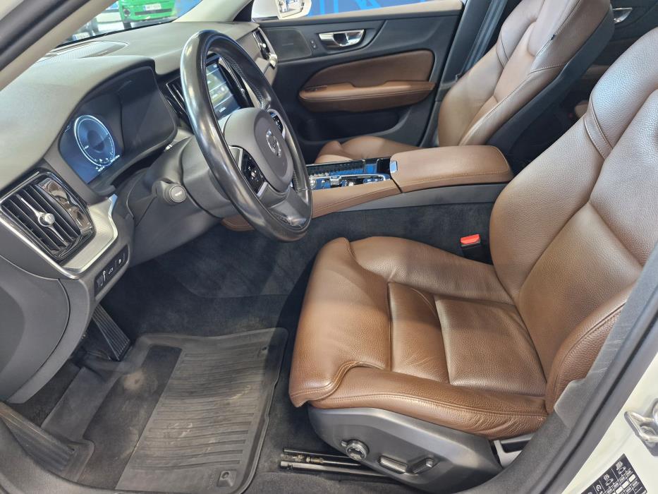 VOLVO V60 2020