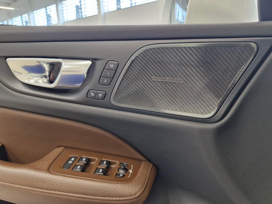 VOLVO V60 2020