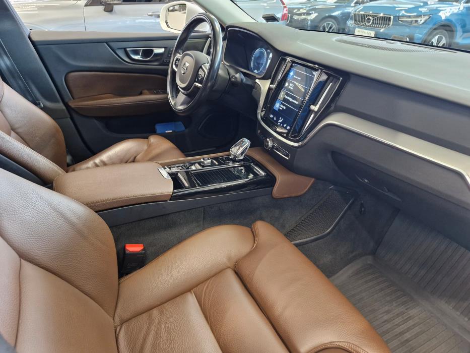 VOLVO V60 2020