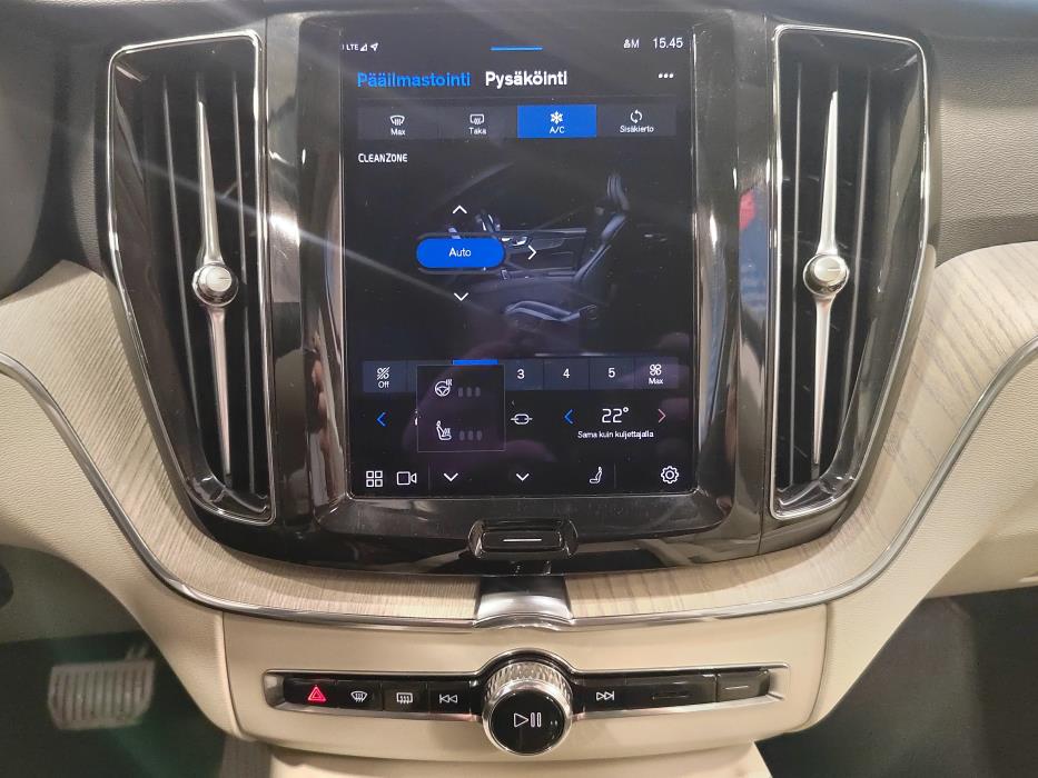 VOLVO XC60 2023