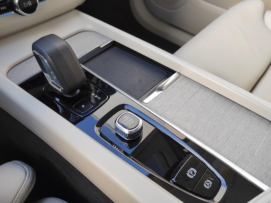 VOLVO XC60 2023