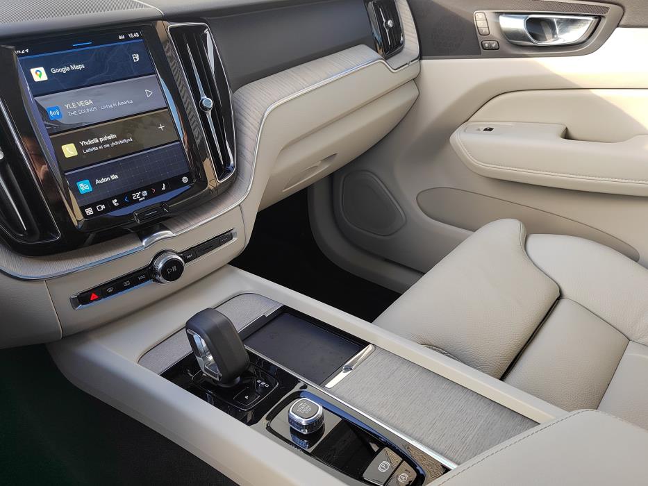 VOLVO XC60 2023