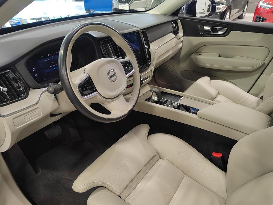 VOLVO XC60 2023