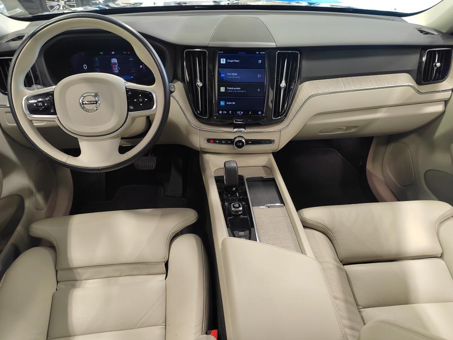 VOLVO XC60 2023