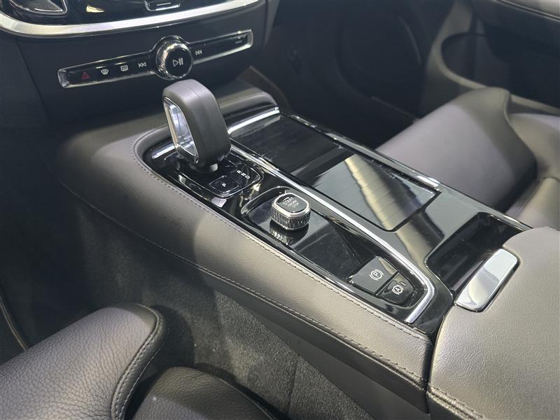 VOLVO V60 2023