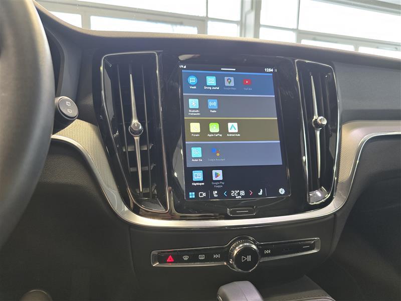 VOLVO V60 2023