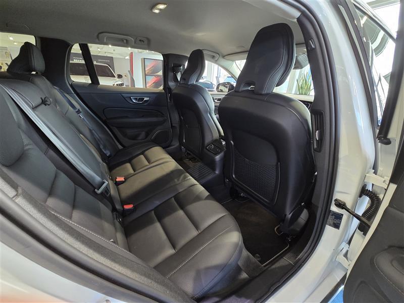 VOLVO V60 2023