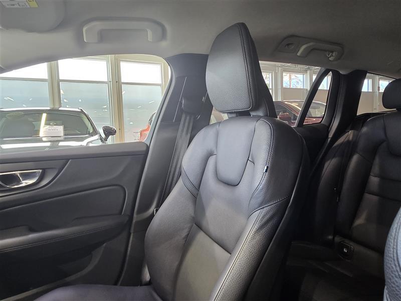 VOLVO V60 2023