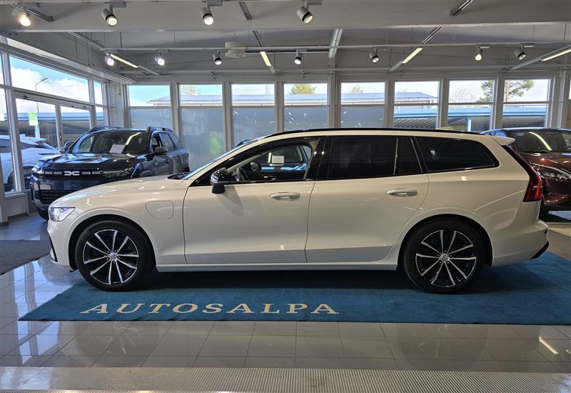 VOLVO V60 2023