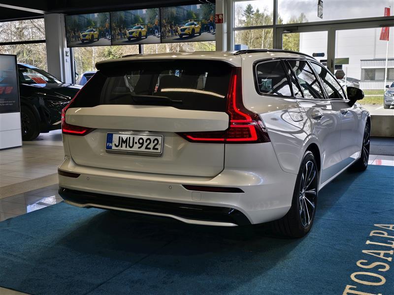 VOLVO V60 2023
