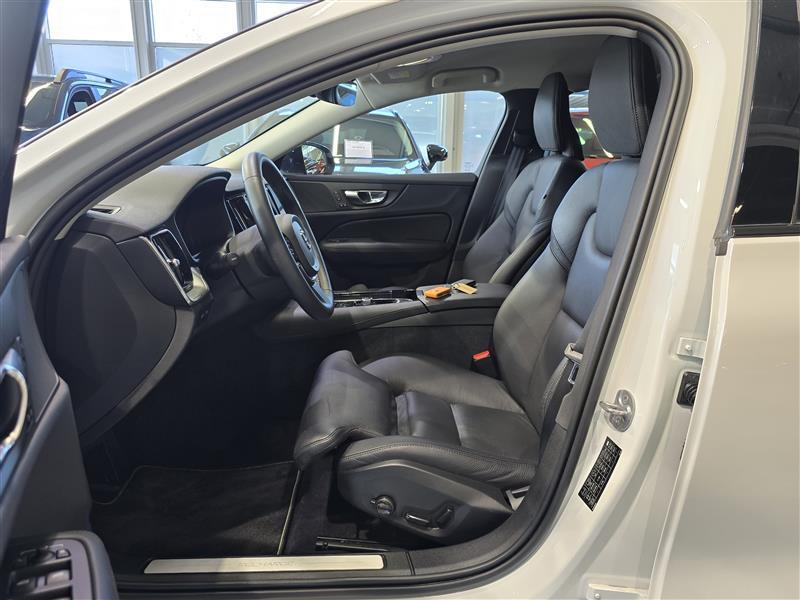 VOLVO V60 2023