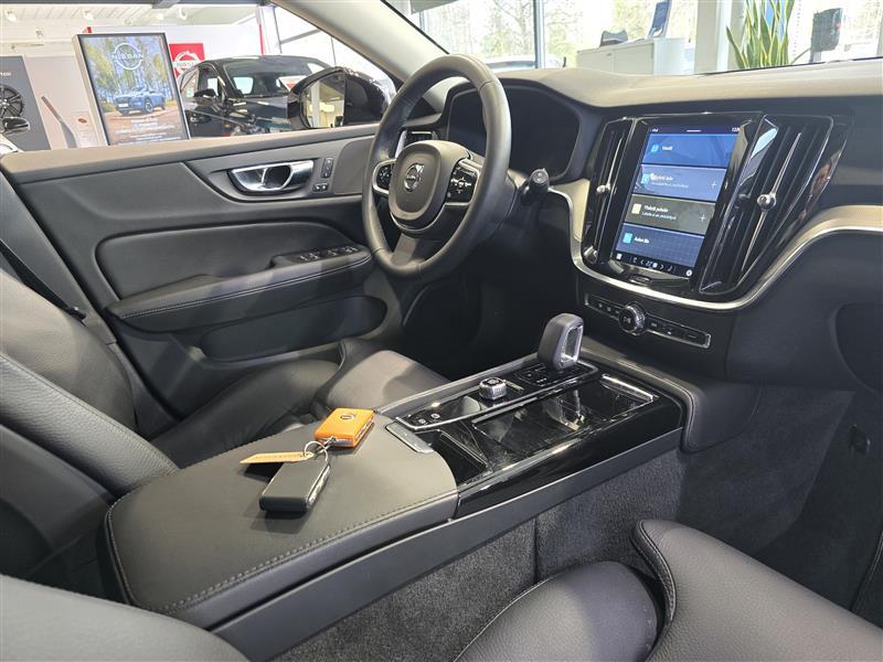 VOLVO V60 2023