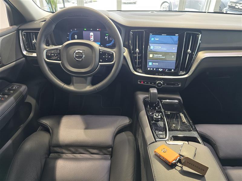 VOLVO V60 2023