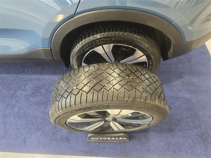 VOLVO C40 2023