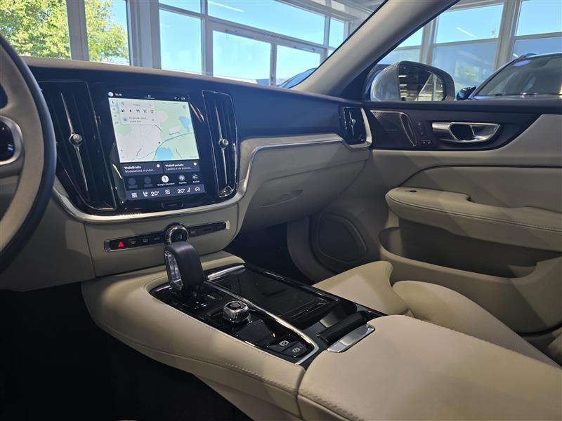 VOLVO V60 2025