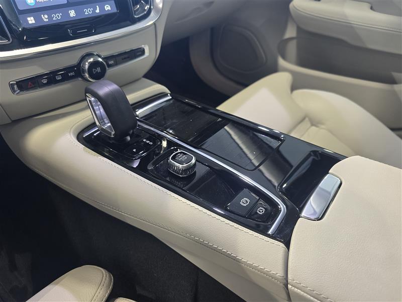 VOLVO V60 2025