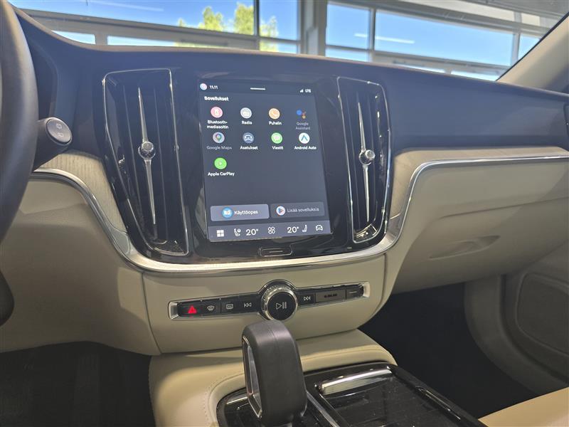 VOLVO V60 2025