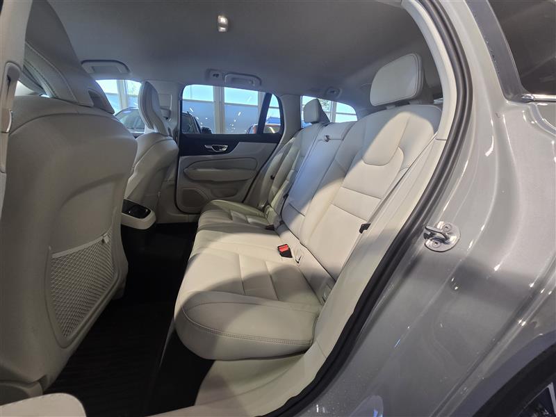 VOLVO V60 2025