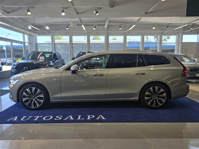 VOLVO V60 2025