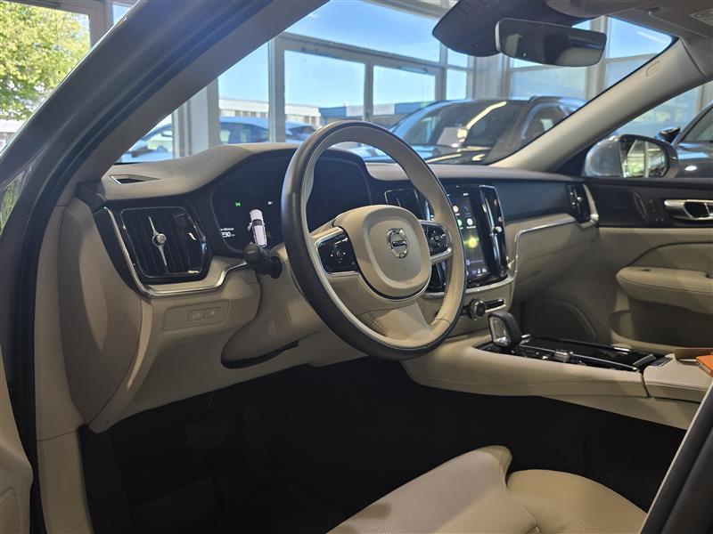 VOLVO V60 2025