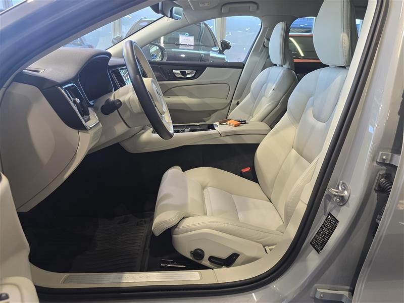 VOLVO V60 2025