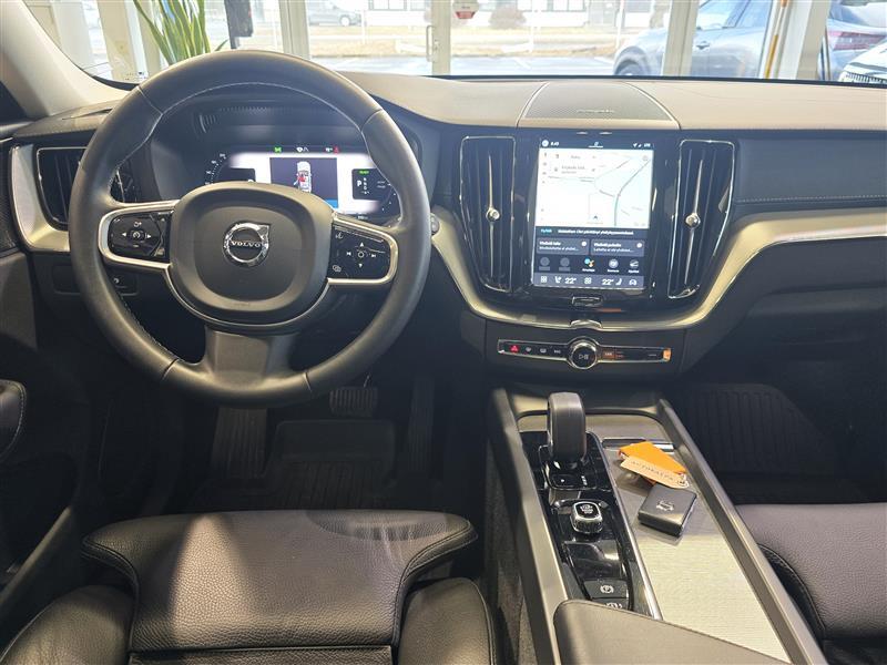 VOLVO XC60 2023