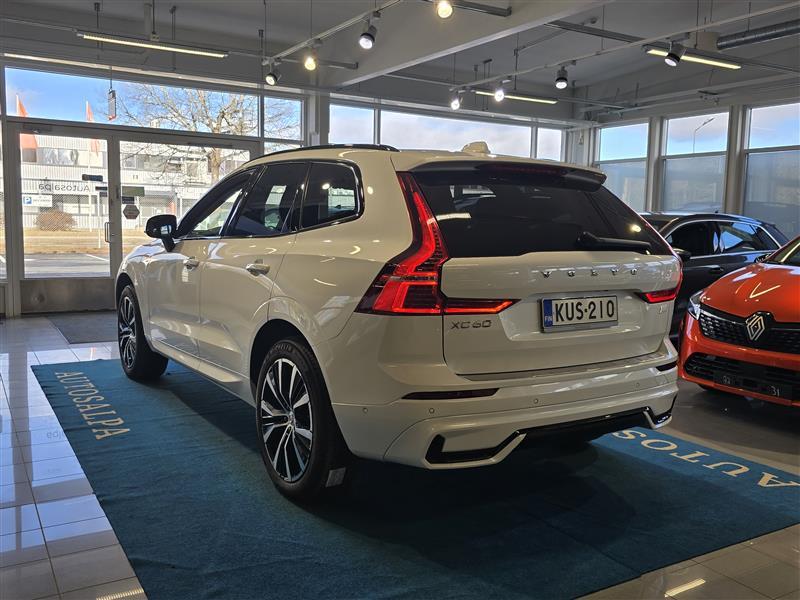 VOLVO XC60 2023