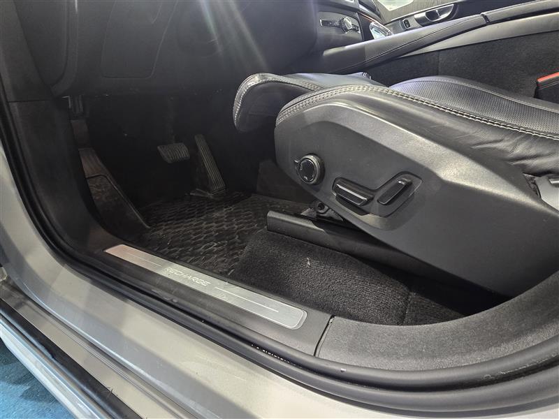VOLVO XC90 2023