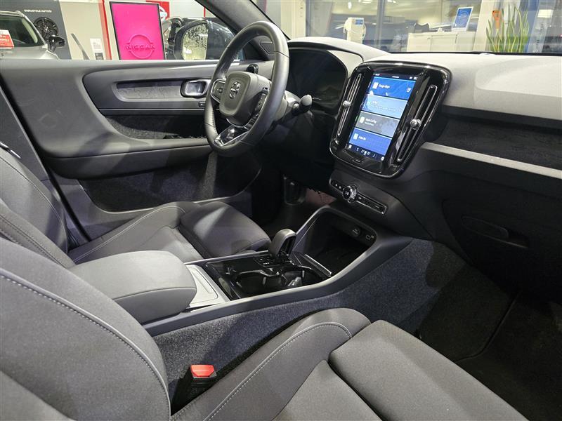 VOLVO C40 2024