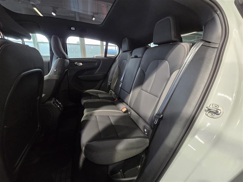 VOLVO C40 2024