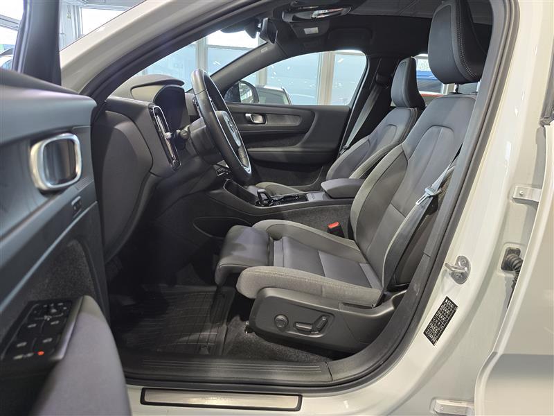 VOLVO C40 2024