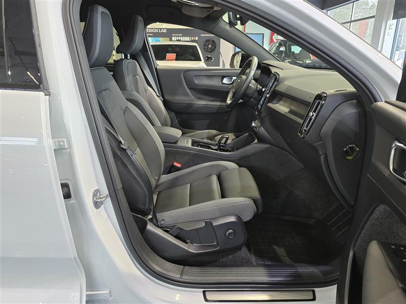 VOLVO C40 2024