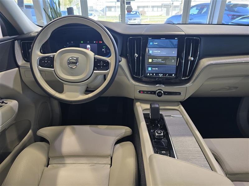 VOLVO XC60 2023