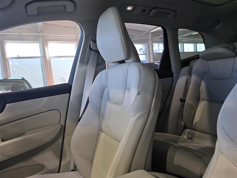 VOLVO XC60 2023